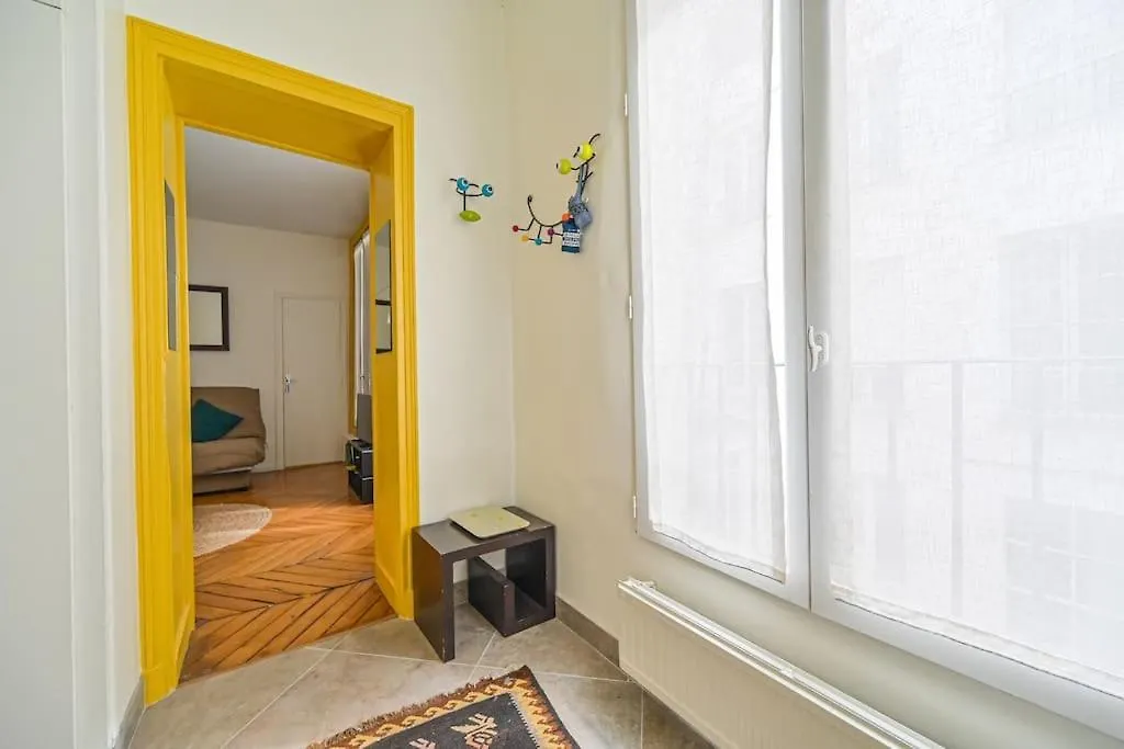 Radiant Flat - Spacious Studio Apartment - Marais Paris