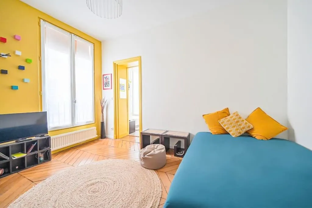 Radiant Flat - Spacious Studio Apartment - Marais Paris