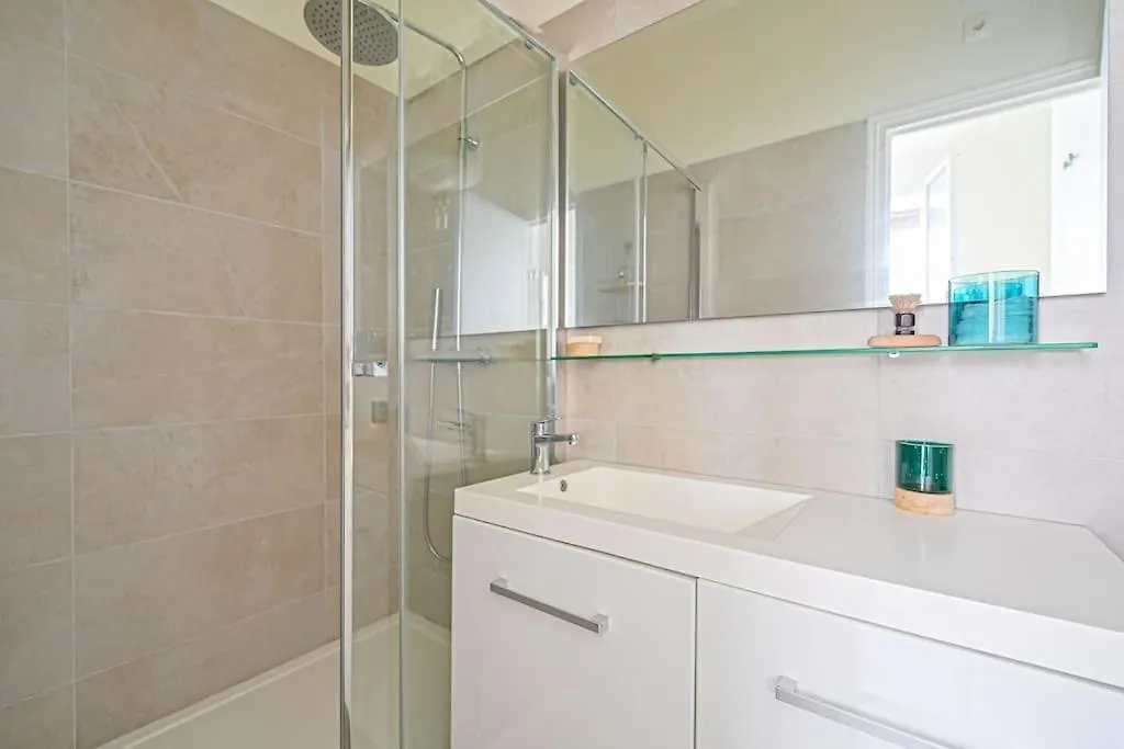 Radiant Flat - Spacious Studio Apartment - Marais Paris