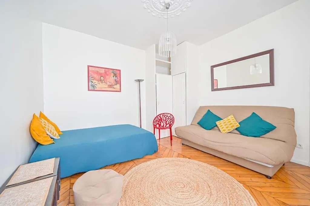 Radiant Flat - Spacious Studio Apartment - Marais Paris